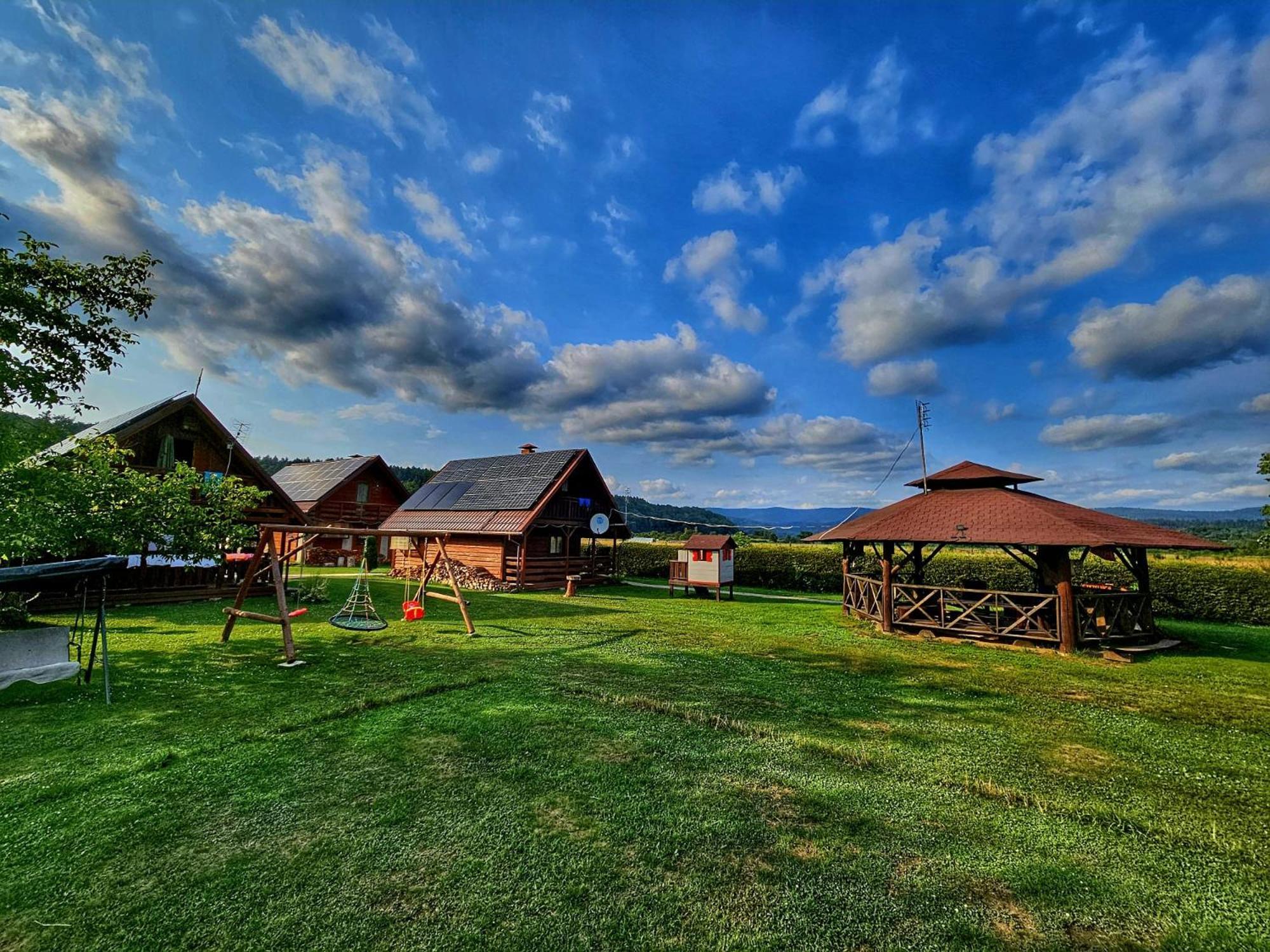 Domki Nad Sanem เลสโก ภายนอก รูปภาพ